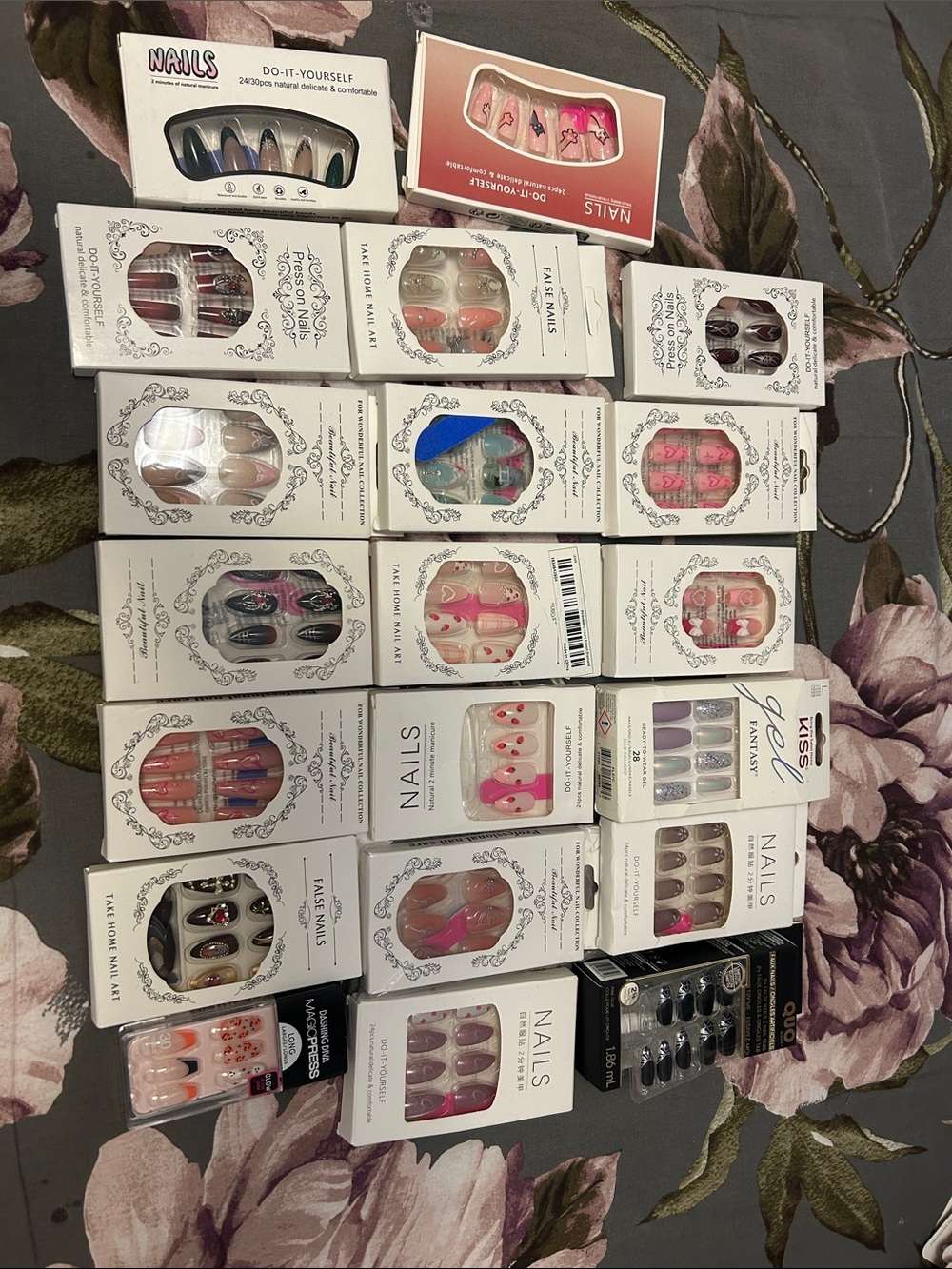 Assorted Press-On Nail Collection – 20 different nails